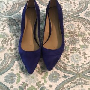 Ann Taylor pump with low heel